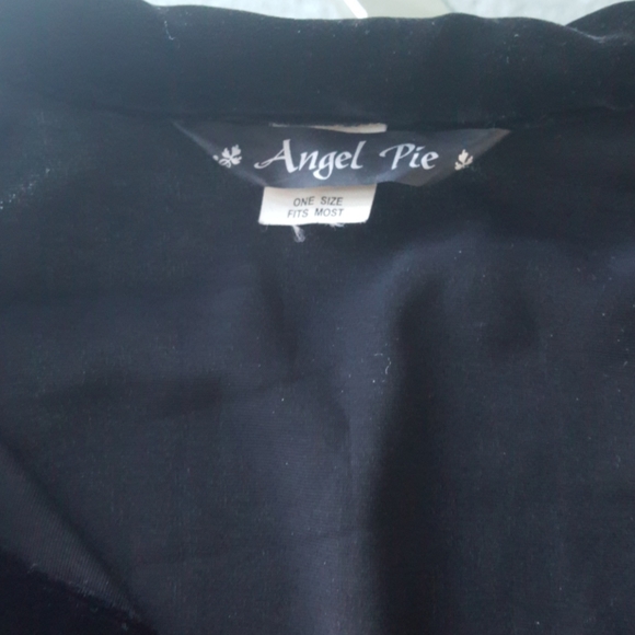 Angel Pie. Velvet top. Ribbon & button. Lg. - Picture 3 of 9